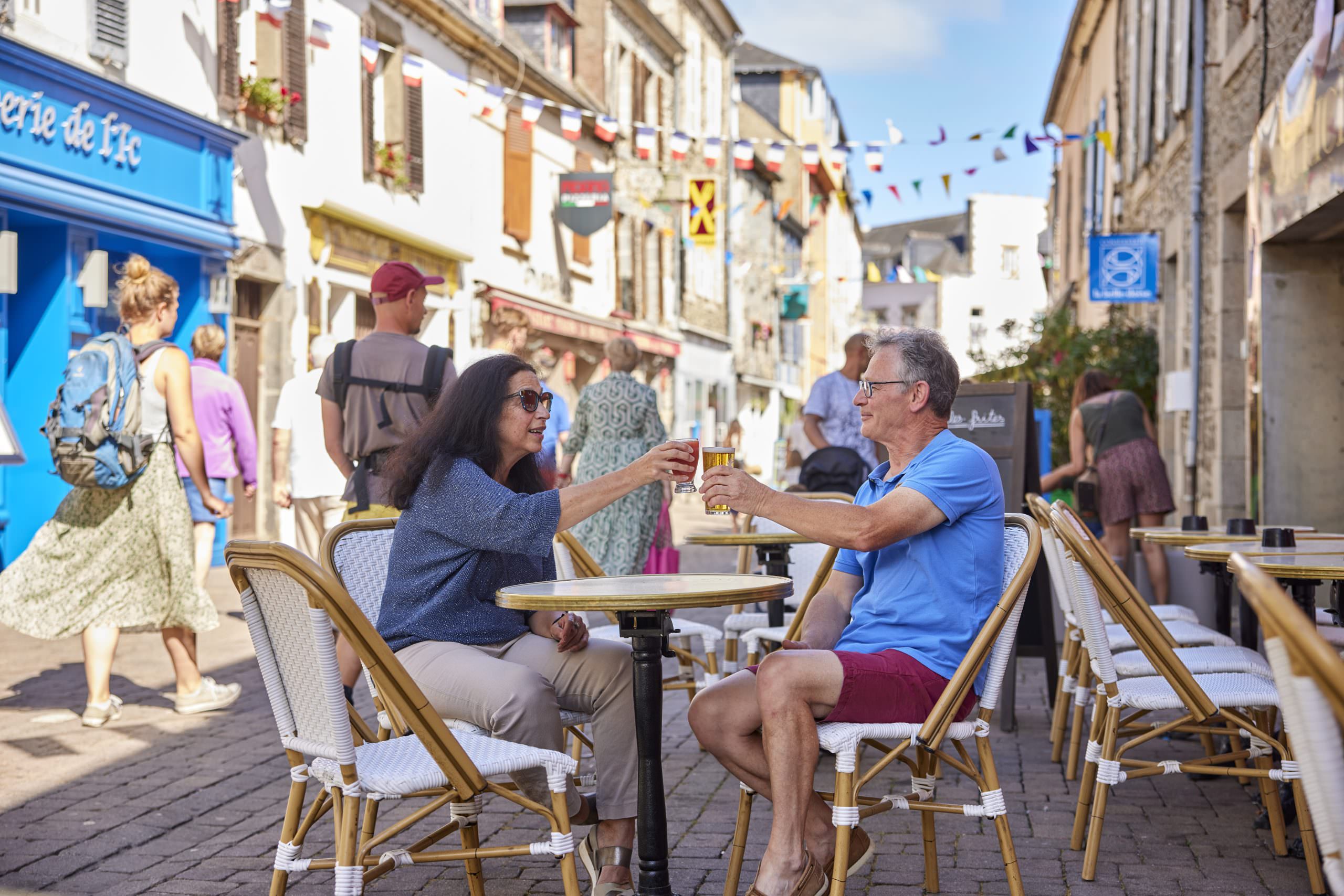 Boire un verre dans la rue Joffre