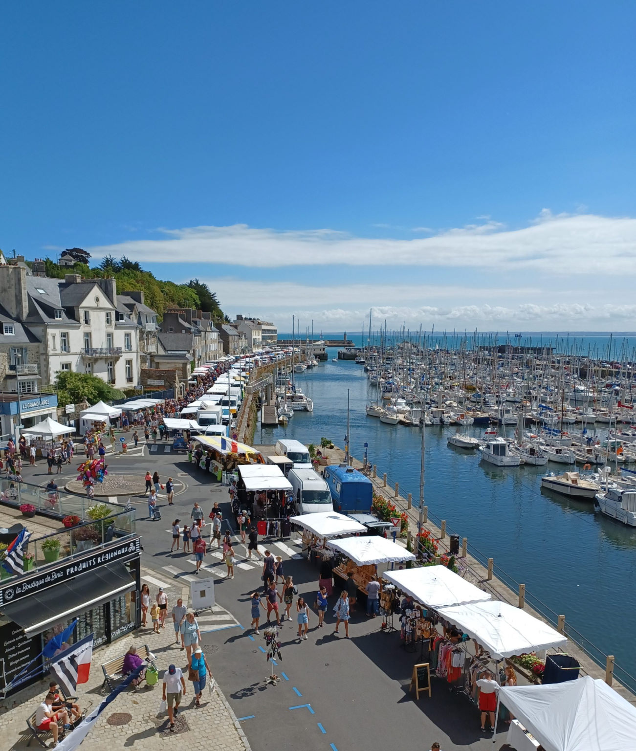 Thursday: market day on the quays in Binic!