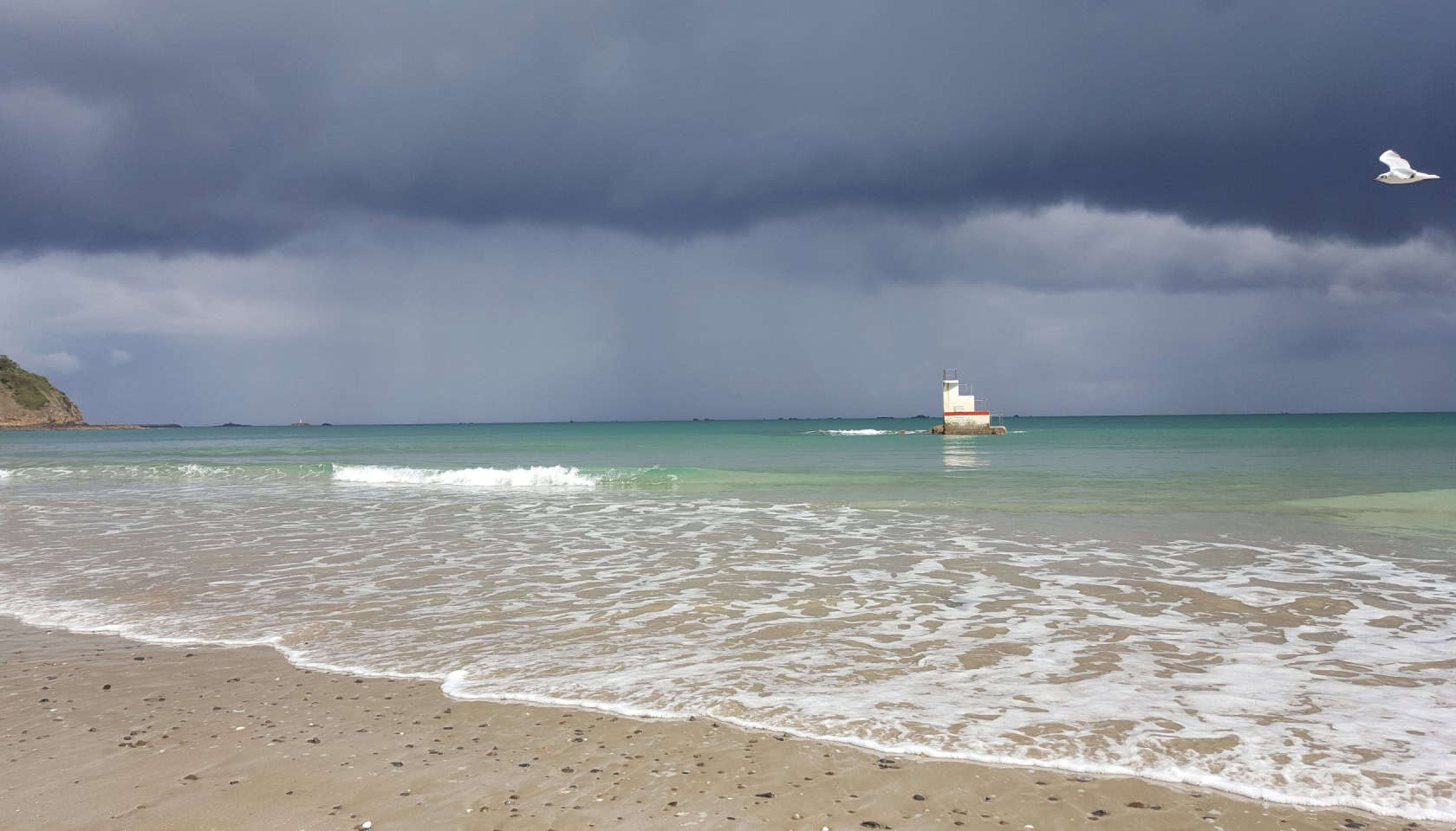 La playa de Godelins y su trampolín