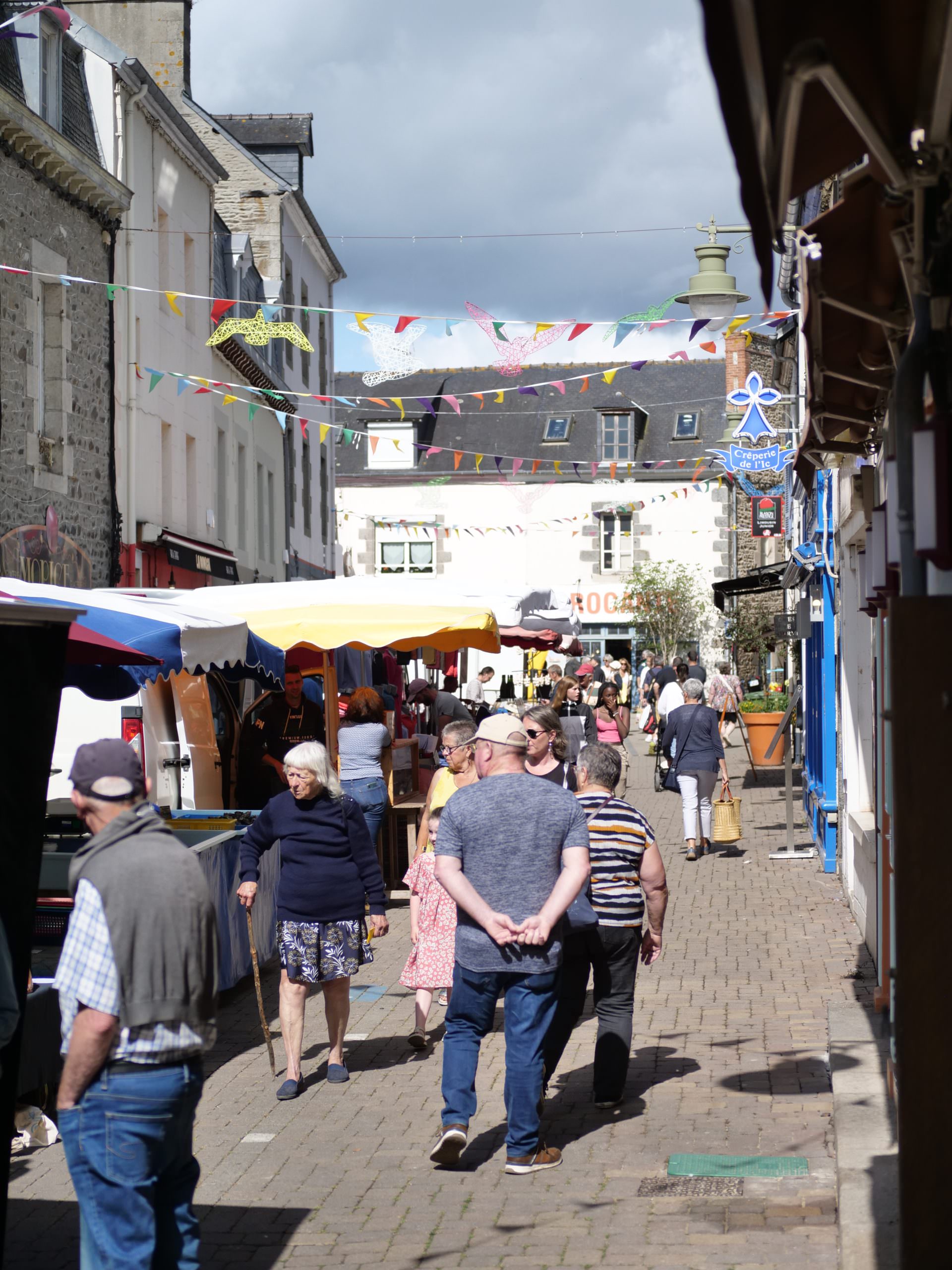 Le jeudi, jour de marché sur le port à Binic !