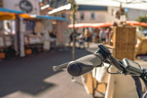 Le marché dans le bourg d'Etables sur Mer