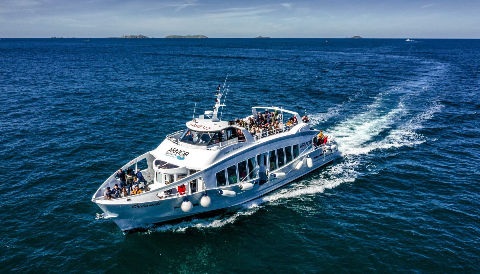 BATEAU de croisière à Binic, Étables-sur-Mer, vue sur la mer.